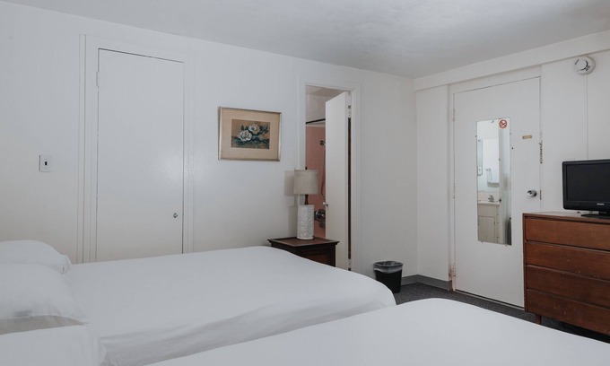 Honolulu Hotel | Come Create Memories w/Fun-filled Adventures at this Paradise! Onsite Pool!