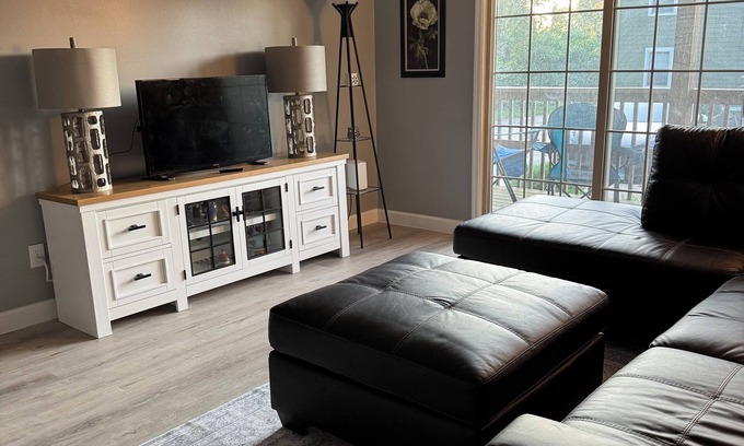 Woodbridge Condo | Come Enjoy B-Town Bungalow near IU and more! 3-bed 2-bath Bloomington Condo!