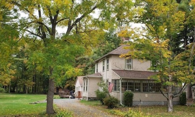 Sheffield House | COME STAY AT THE SHEFFIELD CHALET!
