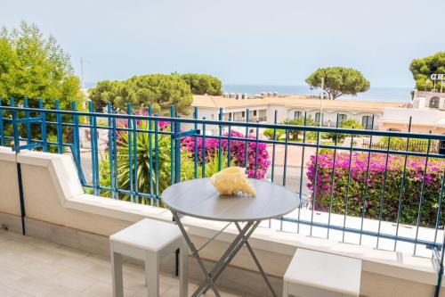 Cannizzaro Apartment | ComeCasa La Finestra sul Mare Apartment