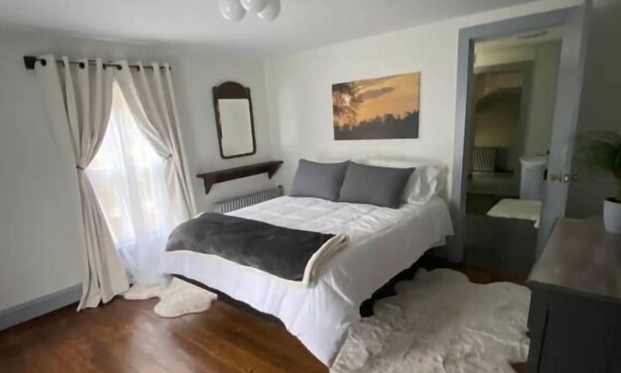 Hillsgrove Cabin | Comfort and Convenience! Parking, Pets Allowed, Close to Worlds End State Park