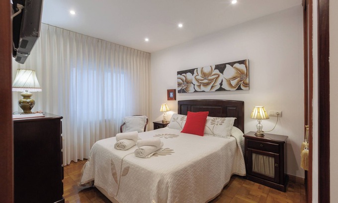 Gijon-Este Condo | Comfort And Convenience At Las Marias | Only Adults