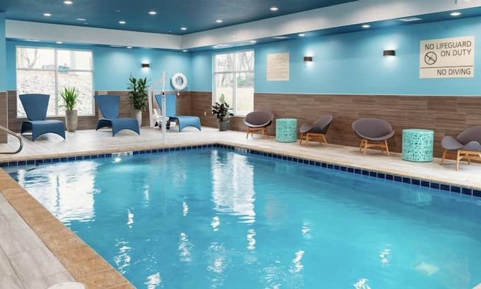 Tigard House | Comfort and Convenience! Indoor Pool and FREE Parking, Short Drive to Oregon Zoo
