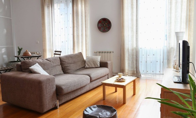 Penha de Franca Apartment | Comfort Apartment with Balcony by LovelyStay