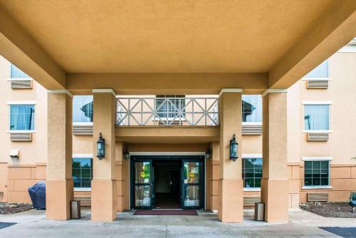 Strabane Hotel | Comfort Inn Meadowlands