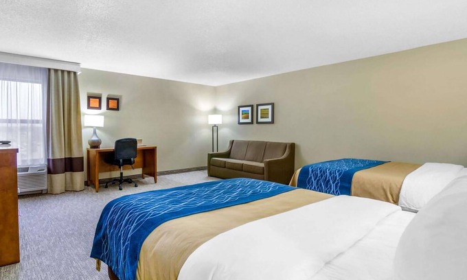 Ottawa Hotel | Comfort Inn Ottawa - Superior Queen Suite with Two Queen Beds - Non Smoking
