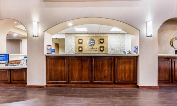 Memphis Hotel | Comfort Inn & Suites Airport-American Way