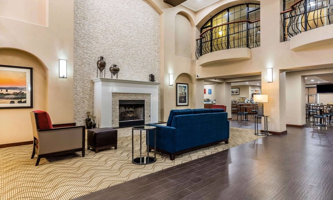 Memphis Hotel | Comfort Inn & Suites Airport - American Way