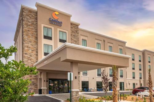 Westside Hotel | Comfort Inn & Suites Jacksonville - Orange Park Near Naval Air Station