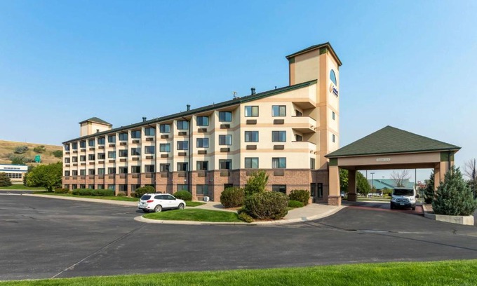 Great Falls Hotel | Comfort Inn & Suites Market - Airport