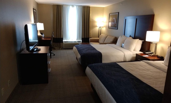 Milford Hotel | Comfort Inn & Suites Milford/Cooperstown