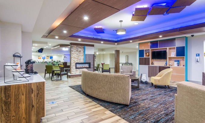 O'Hara Township Hotel | Comfort Inn & Suites Pittsburgh Fox Chapel