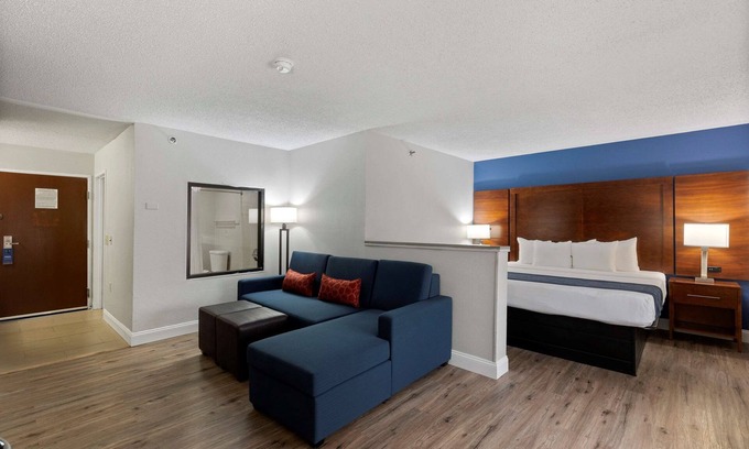 Hazelwood Hotel | Comfort Inn & Suites St. Louis - Hazelwood