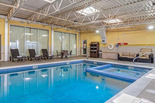 Triadelphia Hotel | Comfort Inn & Suites Triadelphia - Wheeling