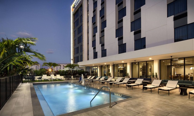 Miami Springs Hotel | Comfort Inn & Suites Miami International Airport