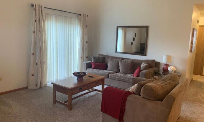 Middletown House | Comfort on the Court 3 Bed/2 Bath Sleeps 6