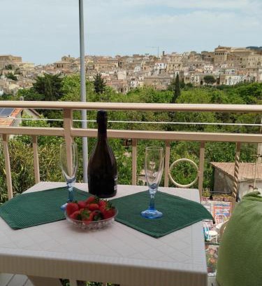 Tricarico Apartment | Comfort, parcheggio e vista su Tricarico in Basilicata, Io Sono Qui