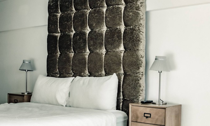 Kirkheaton Apartment | Comfort Spacious Lux Modern One Bed Maisonette King Size Bed At DealHouse 4