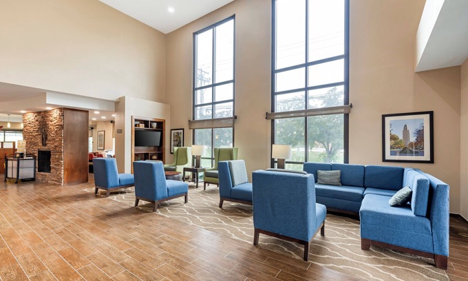 Lincoln Hotel | Comfort Suites East Lincoln - Mall Area