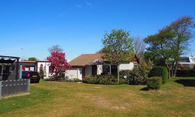 Sint Maartensvlotbrug House | Comfortable and sunny bungalow at the beach, dunes and flower fields full