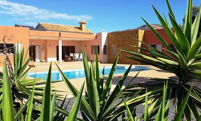 Triquivijate Villa | Comfortable large finca - Away from mass tourism - Central island location