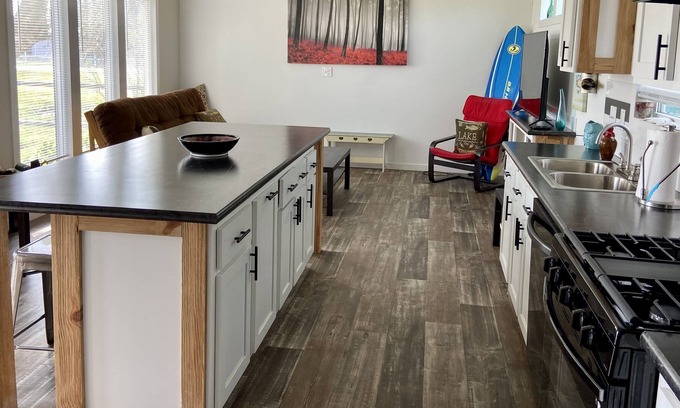 Long Mott House | Comfortable 2 Bed/1 Bath Unit with Bay View