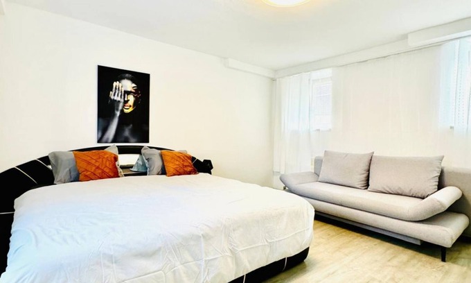 Grinzing Apartment | Comfortable 2-BR Apt. Stay for 7 Guests – Value