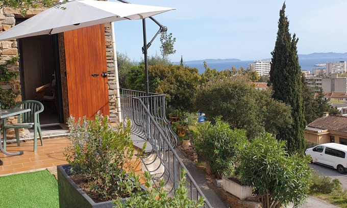 Le Lavandou Apartment | Comfortable 3-star apartment 300 m from Le Lavandou beach
