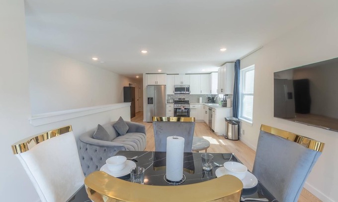 Lower Vailsburg Apartment | Comfortable 3BR/2BA Home , 2 Units in One+ Great for Family Trips +Free Parking