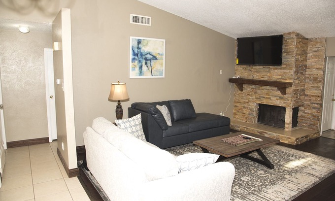 Plano House | 🏡 Comfortable 3BR House in Plano 2 Baths 2-Car Garage Great Location!