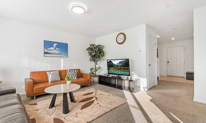 Aurora House | Comfortable 4BR Home with Private Backyard & Mountain Views in Aurora #41955