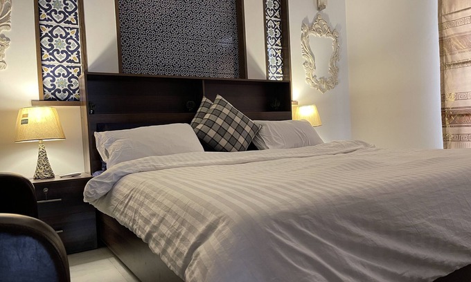 Bahria Town House | Comfortable 5 bedroom house in heart of Lahore