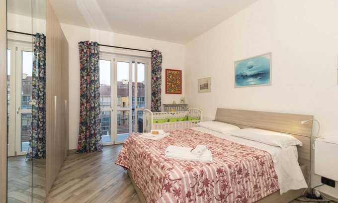 Turin Apartment | Comfortable and functional apartment of about 75 square meters which can accommodate up to 4 adults located on the fourth floor of a building equipped with a lift.The property is located in an area served by everything: bars, supermarkets, restaurants an