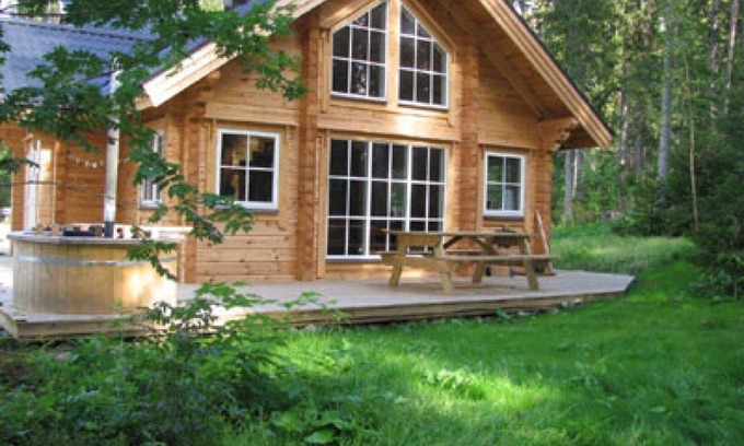 Gallo House | Comfortable and modern living at the lake