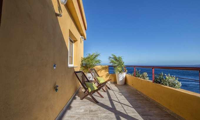 Tabaiba Apartment | COMFORTABLE APARTMENT WITH FIRST LINE TERRACE AND SEA VIEWS