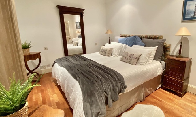 Royal Borough of Kensington and Chelsea House | Comfortable apartment in Kensington