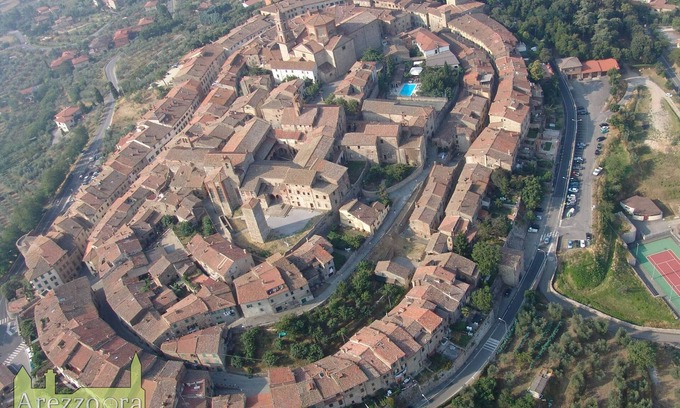 Lucignano Apartment | Comfortable apartment with a large terrace and a wonderful view