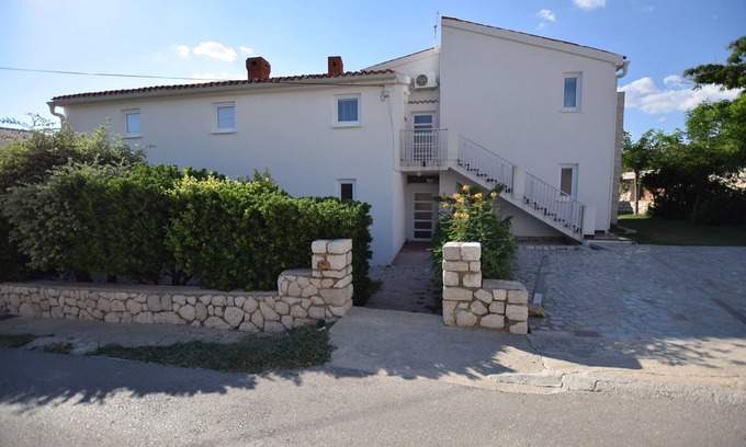 Pag Apartment | Comfortable apartment with balcony