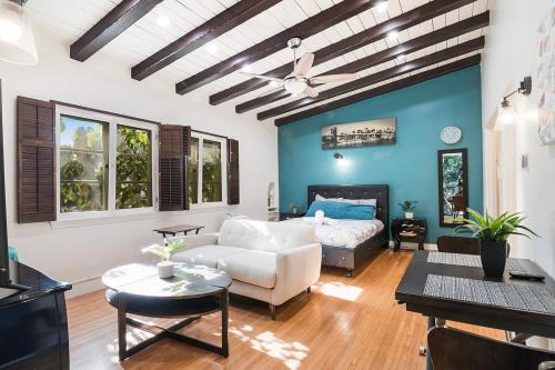 Beverly Hills Apartment | Comfortable Beverly Hills Studio Near Rodeo Drive