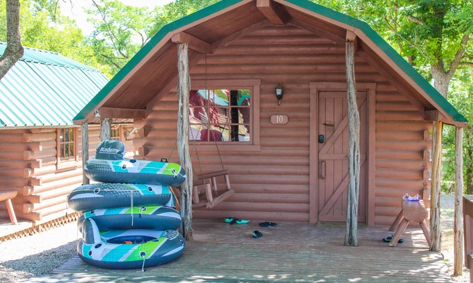 New Braunfels Cabin | Comfortable Cabin along the Guadalupe River