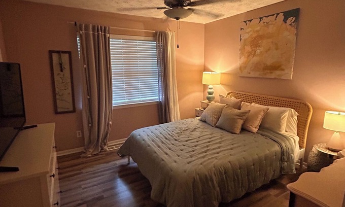 Gainesville Condo | Comfortable Calm Condo in Historic Gainesville 2 Bedroom