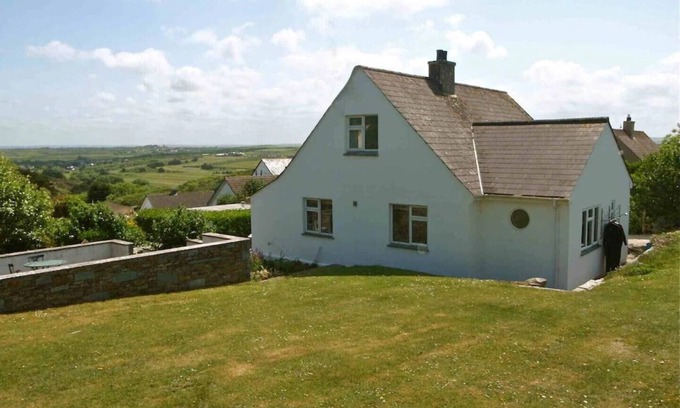 Trebetherick House | Comfortable family house with open plan kitchen/diner, sitting room & 4 bedrooms