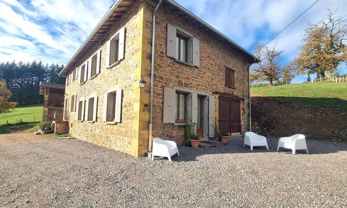 Belmont-de-la-Loire Cottage | Comfortable cottage in the countryside with wifi and pets allowed