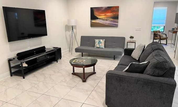 Altamonte Springs House | Comfortable Guest Suite in Altamonte Springs - Large Pool