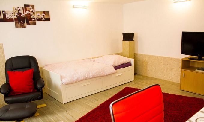 Rath-Heumar Apartment | Comfortable holiday home with sauna in Cologne