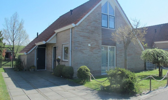 Breskens House | Comfortable holiday house 6 people directly behind the dike Pet allowed WiFi