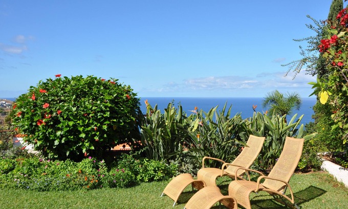 La Victoria de Acentejo House | Comfortable home with a beautiful blooming garden and a view of the Atlantic