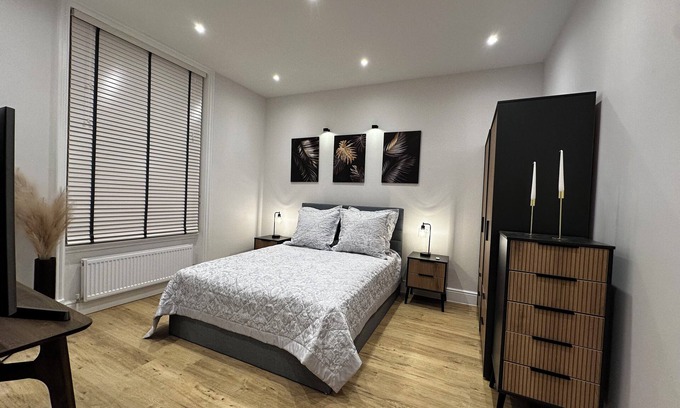 London City Centre Apartment | Comfortable Large Spacious Luxury Apartment close to Leicester Square/tourist