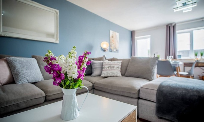 Llanteg House | Comfortable retreat in Narberth, 2 miles from beach, countryside views, walks