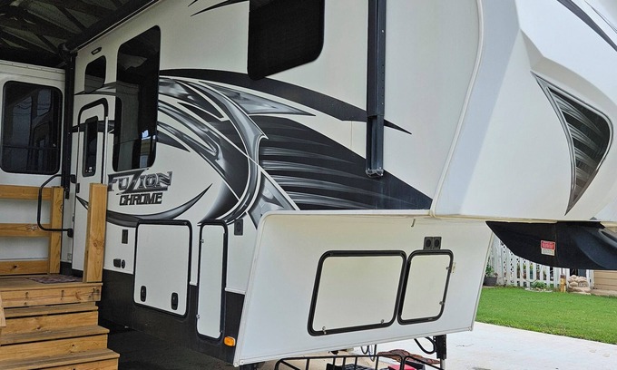 Cedar Lane House | Comfortable RV 5th Wheel located in Sargent, TX in the coastal town of Sargent.